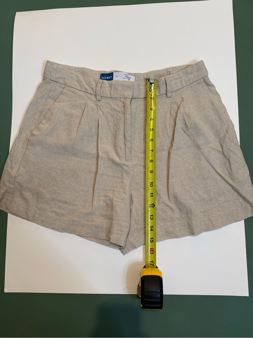 Old Navy High Waist Linen-Blend Women's Shorts in Light Gray - Picture 3 of 7